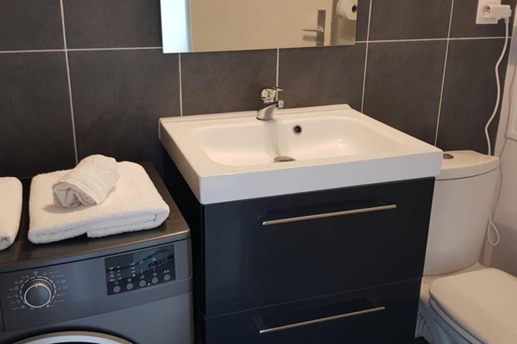 Beau Studio Renove 30M2 Balcon Vue Paris+Parking Apartment Exterior foto